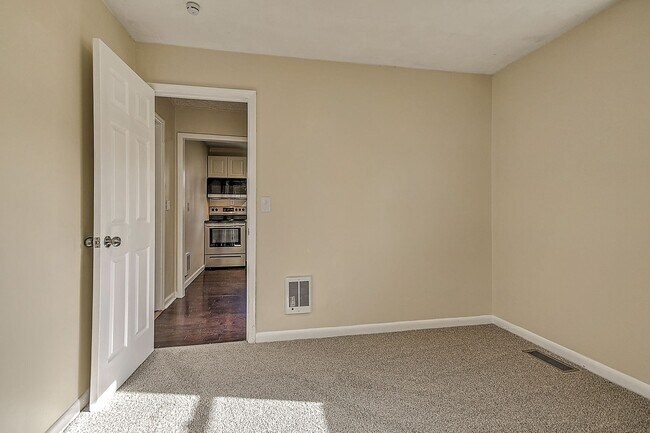 Building Photo - 214 Taylor Ave