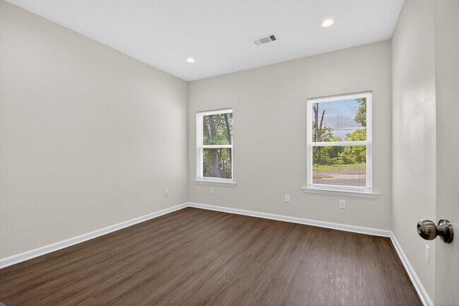 Building Photo - 3109 W 11th St