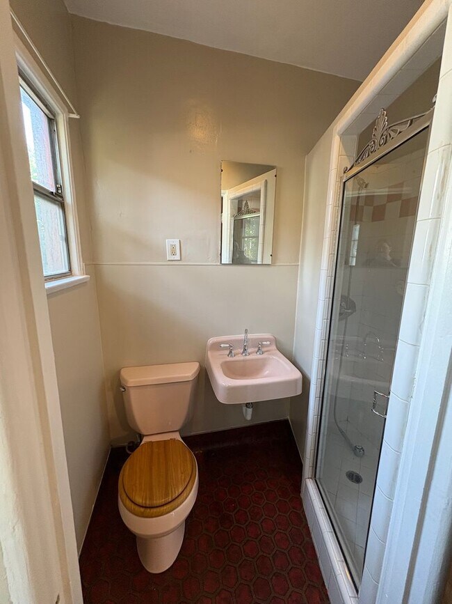 Building Photo - Charming Spanish Colonial house with huge ...