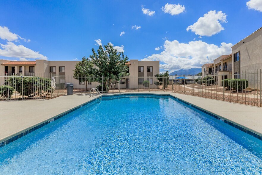 Primary Photo - Falcon Court Apartments