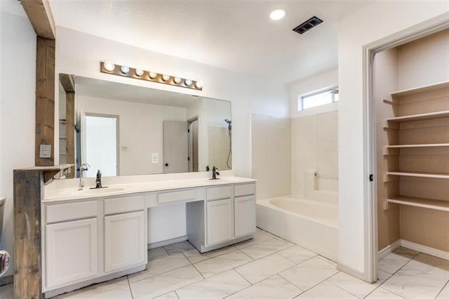 Building Photo - 2222 Wisteria Way