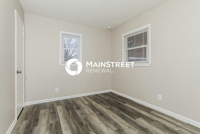 Building Photo - 3 Bedroom Pet-Friendly Home in LOUISVILLE, KY with Main Street Renewal