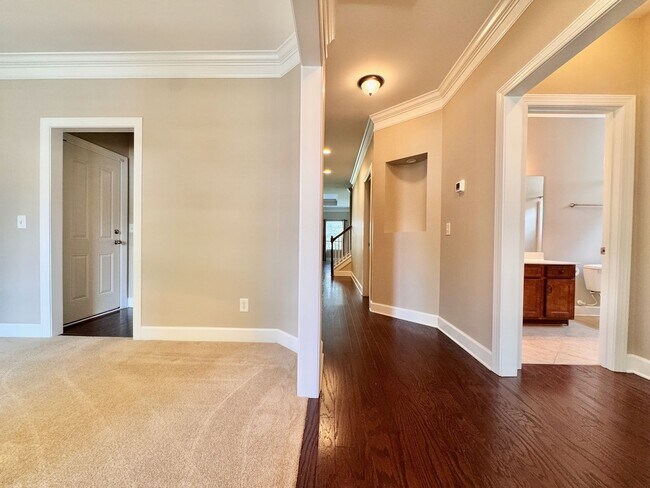 Building Photo - 3 Bedroom, 3 Bathroom Home w/ 2 Car Garage...