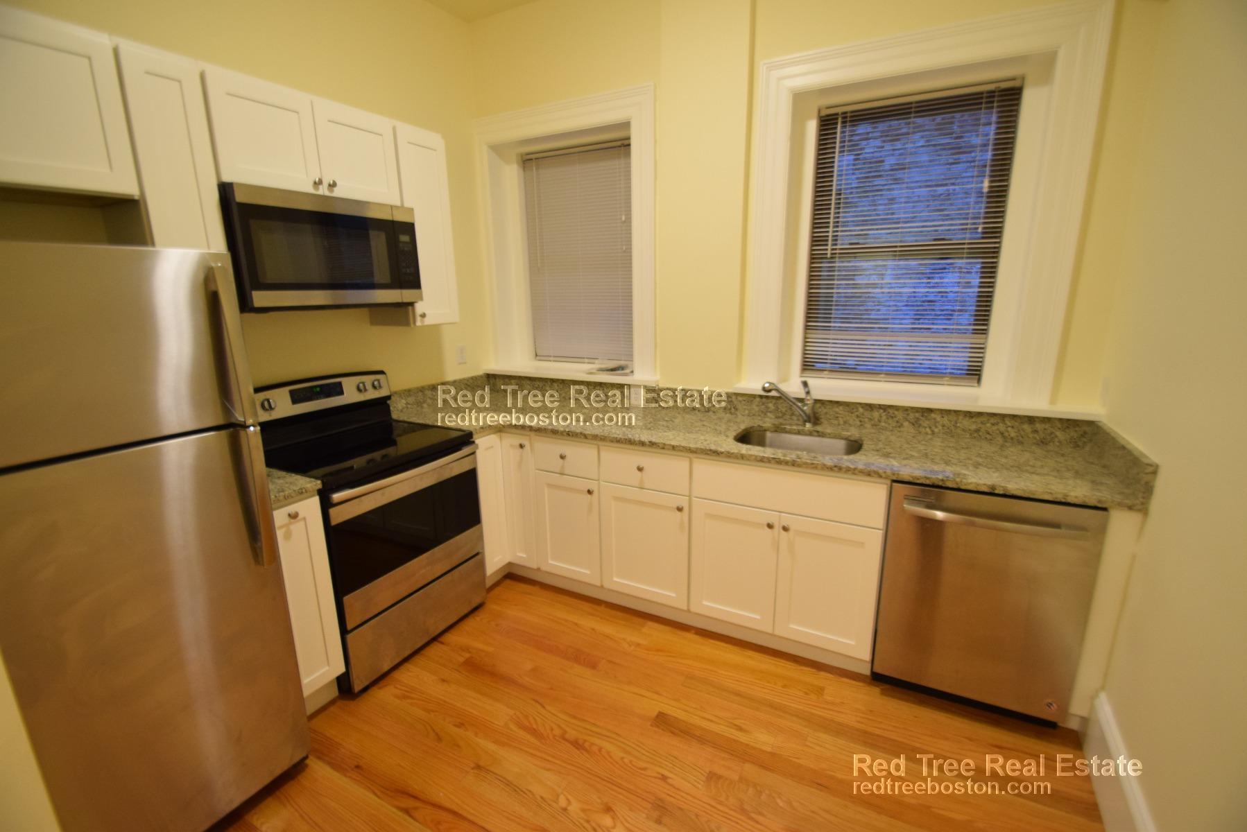 Building Photo - 1463 Beacon St