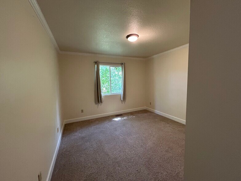 Bedroom 1 - 4393 N Lincoln Ave