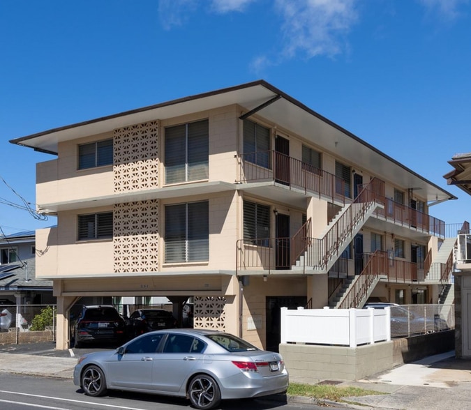 Building Photo - 722 University Ave