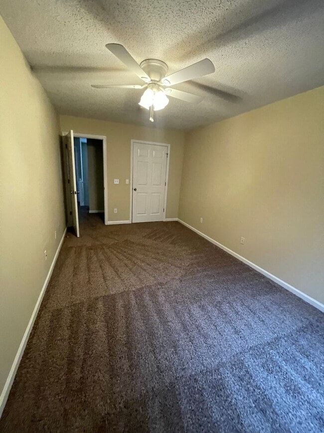 Building Photo - Briarwood West -