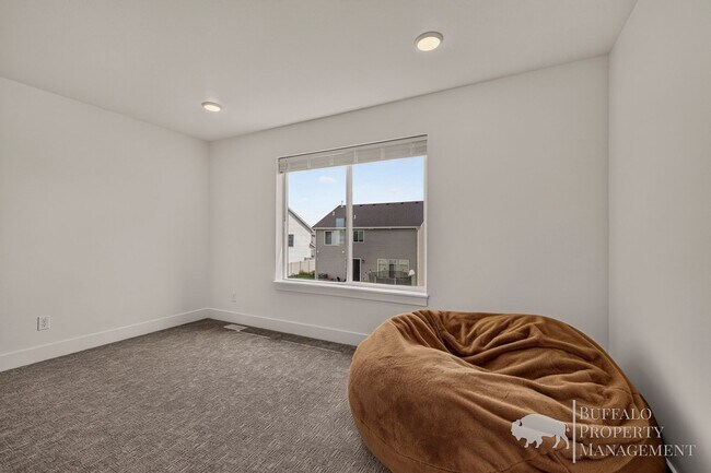 Building Photo - 670 S 2315 W