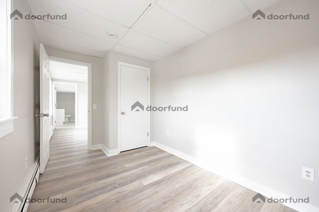 Building Photo - 4 Balloon Landing