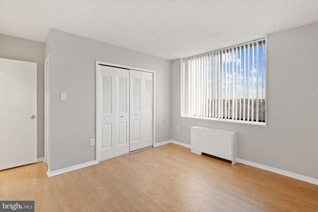 Building Photo - 3705 S George Mason Dr