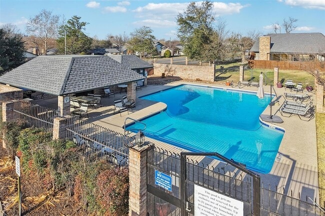 Building Photo - 9424 Singing Quail Dr