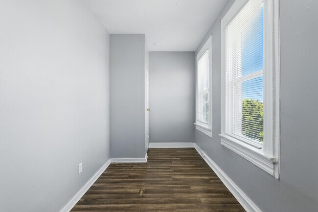 Building Photo - 1541 N Broadway