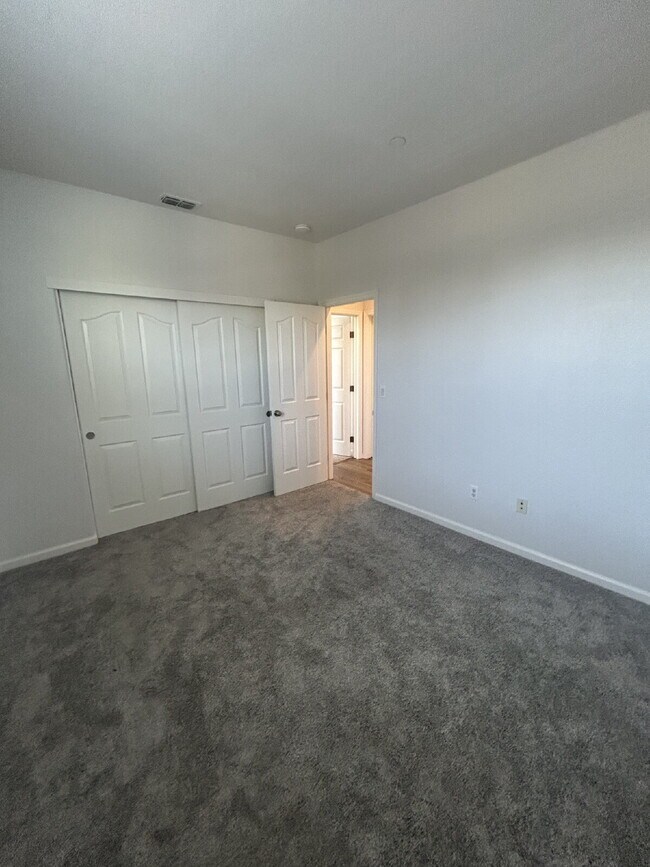 Building Photo - Beautiful 2 bd 2 bath Condo in Folsom