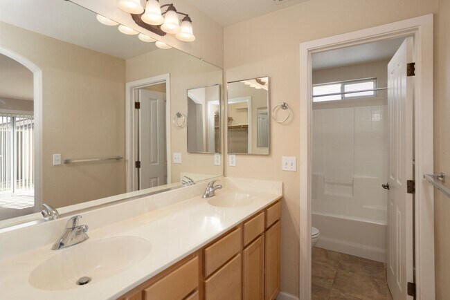 Building Photo - Schedule a tour today for a BEAUTIFUL 3-Be...