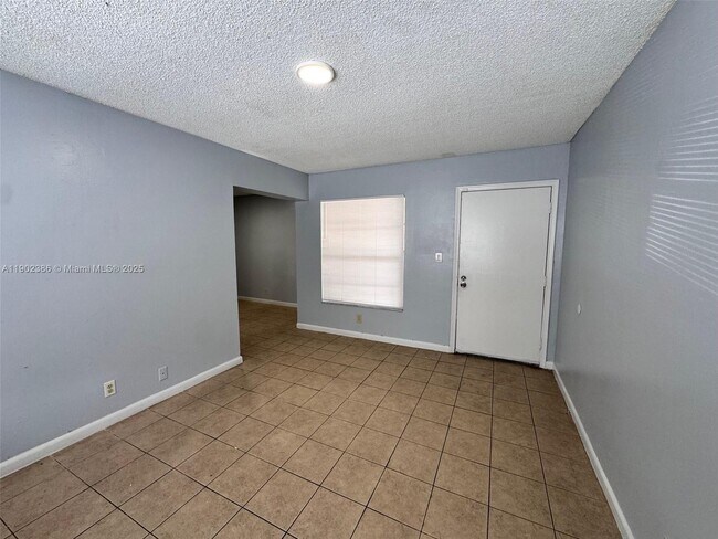 Building Photo - 6840 Pembroke Rd