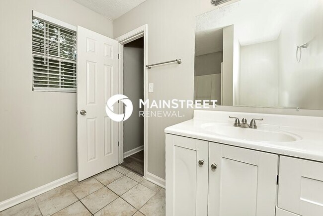 Building Photo - 3 Bedroom Pet-Friendly Home in Jonesboro, GA with Main Street Renewal