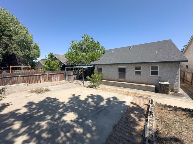 Building Photo - 3 Bedroom, 2 Bath Chico Home!