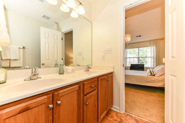 Building Photo - Updated 3 Bedroom Townhome in McAlister's Place