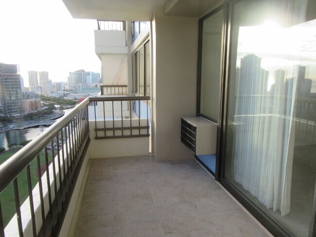 Building Photo - 2 Bed 2 Bath 1 Parking at Marco Polo Apartments, Amazing Views 28th Floor!!!