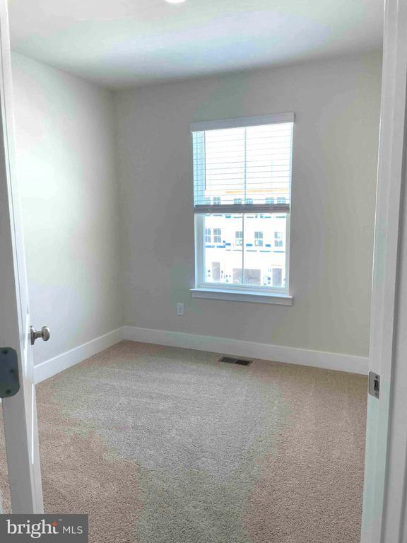 Building Photo - 161 Munsee Cir