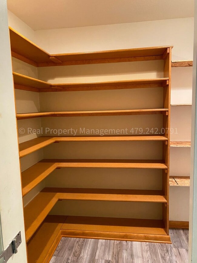 Building Photo - 1901 S 72nd St