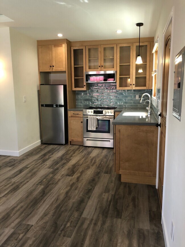 Building Photo - 1157 Palm Terrace