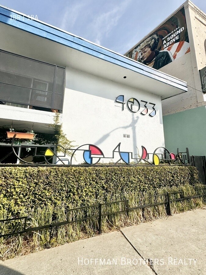 Building Photo - 4033 Sunset Blvd