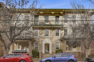 Building Photo - Spacious Two Bedroom in Cap Hill