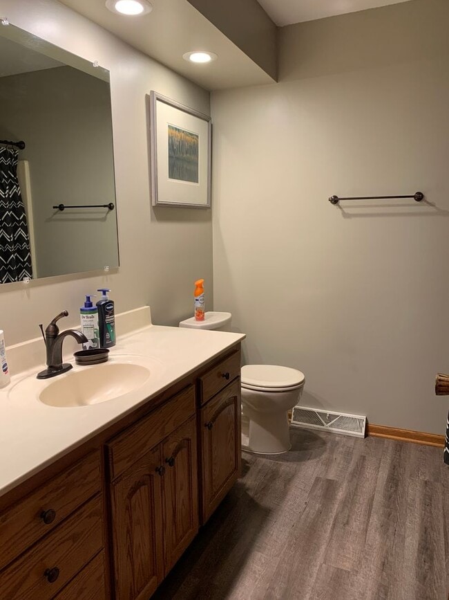 Building Photo - Executive 3 Bedroom Home