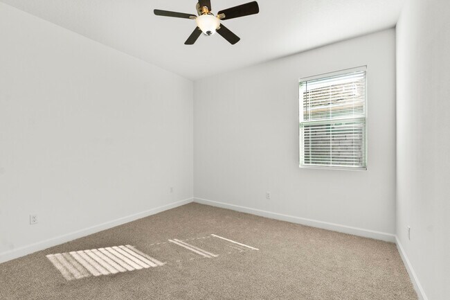 Building Photo - 14135 SW Safi Ter