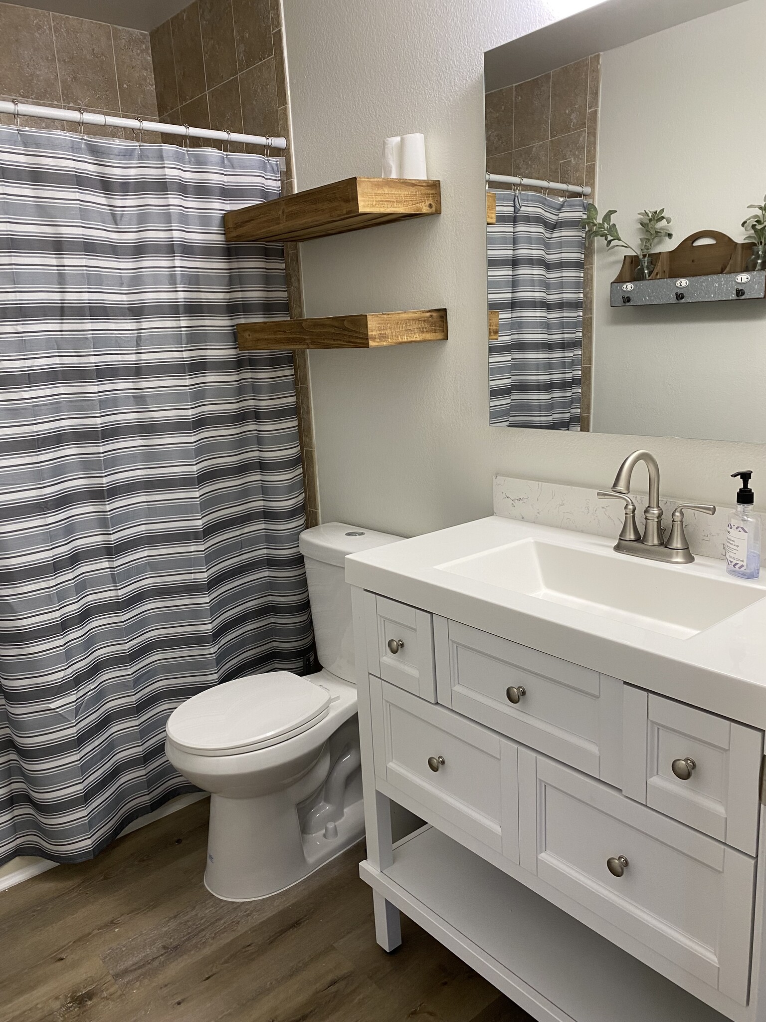 Building Photo - 1781 SE Linpark Ct