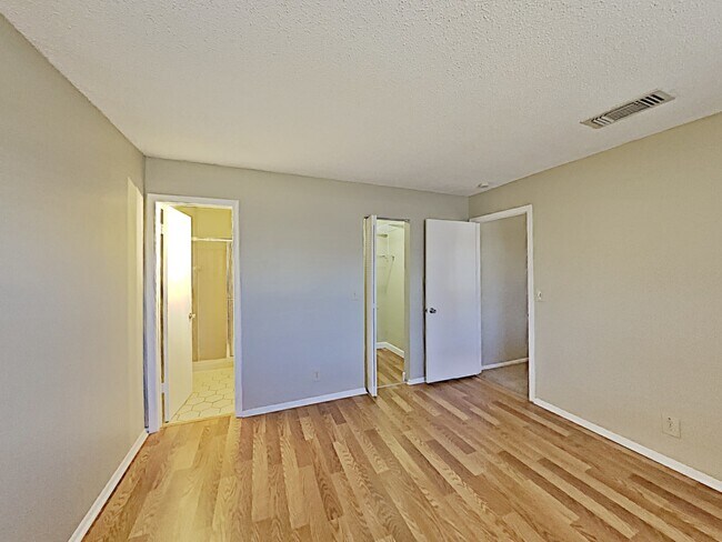 Building Photo - 9332 Southampton Pl