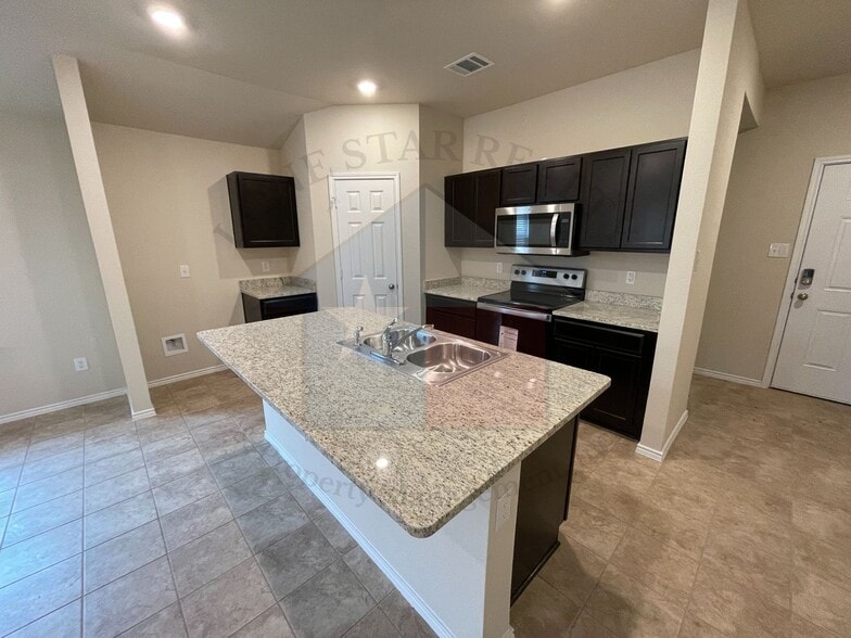 Building Photo - 9601 Murandy Dr