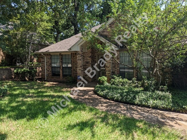 Building Photo - Beautiful home