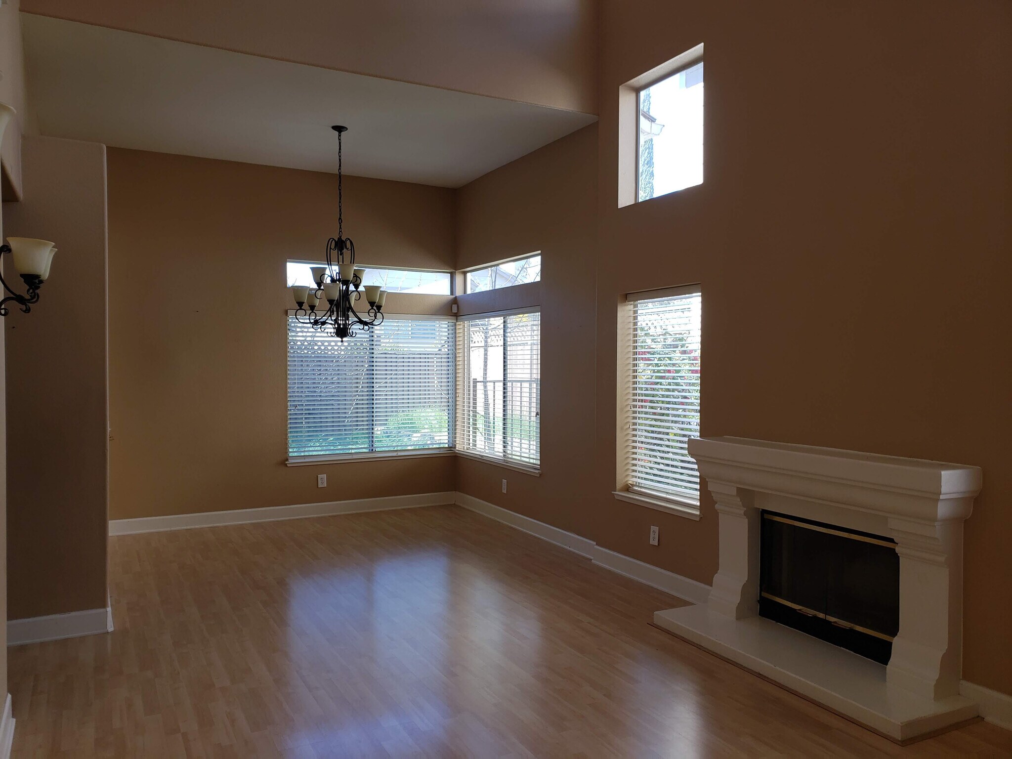 Building Photo - 409 Trailhead Way