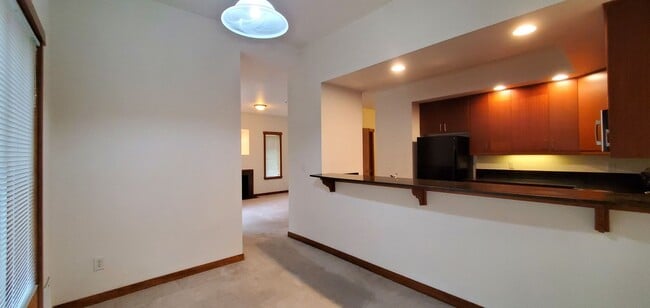 Building Photo - $500 Off 1st Month's Rent! 2 Bedroom Condo...