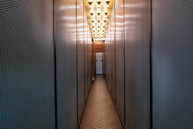 Building Photo - 246 Mott St