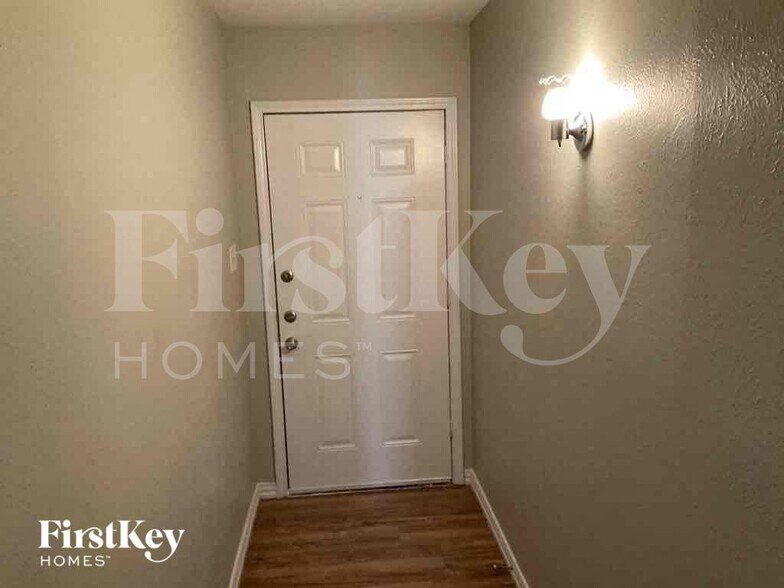 Building Photo - 1005 Loving Trail