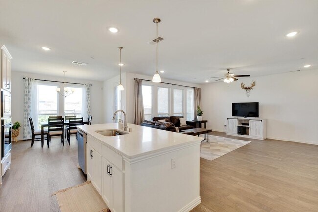 Building Photo - 205 Somerset Dr