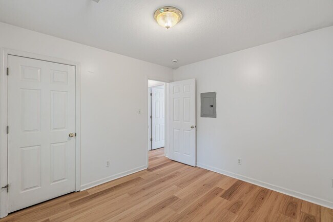 Building Photo - 3516 Acorn Woods Way,