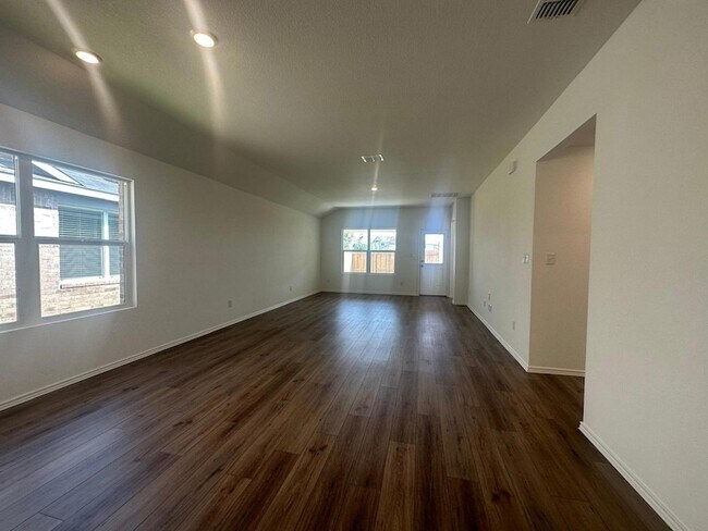 Building Photo - 453 Alamito Ave