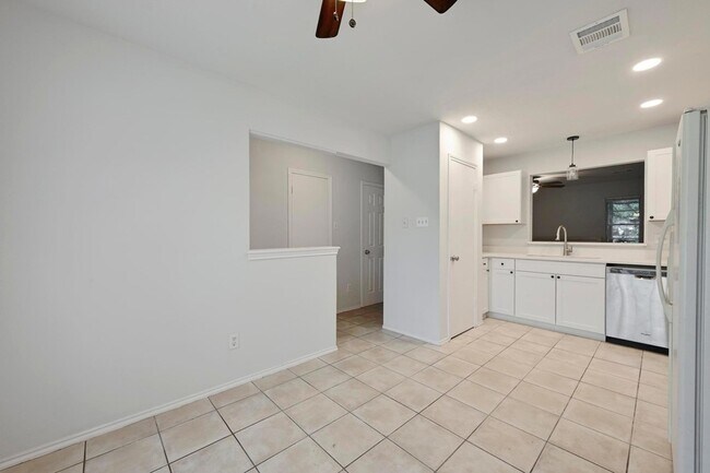 Building Photo - 1815 River Crossing Cir