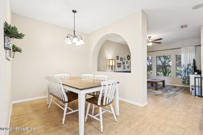 Building Photo - 604 Briar Way Ln