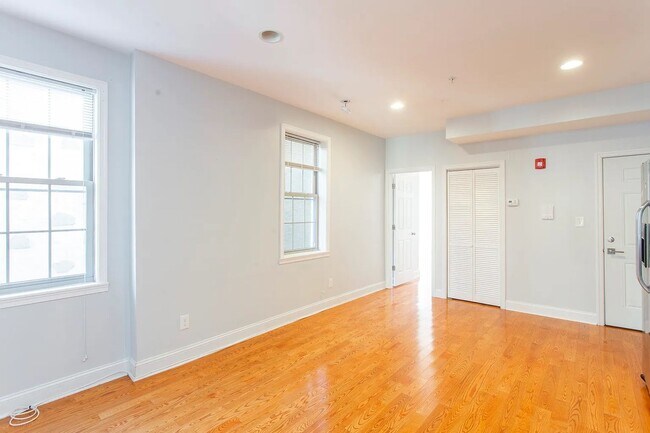 Building Photo - 2534 Amber St