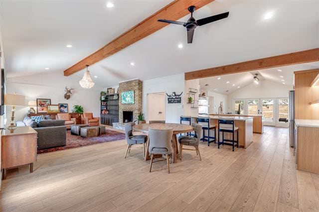 Building Photo - 611 W Sycamore St