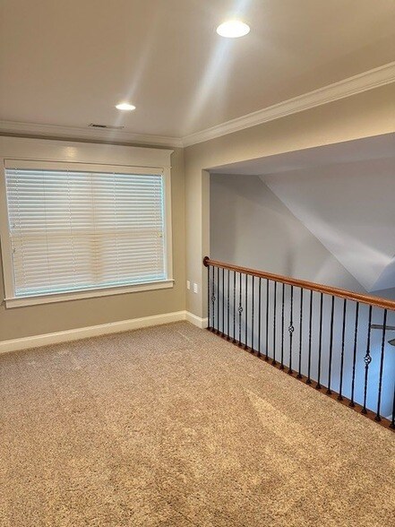Building Photo - 112 NE Bellingham Dr