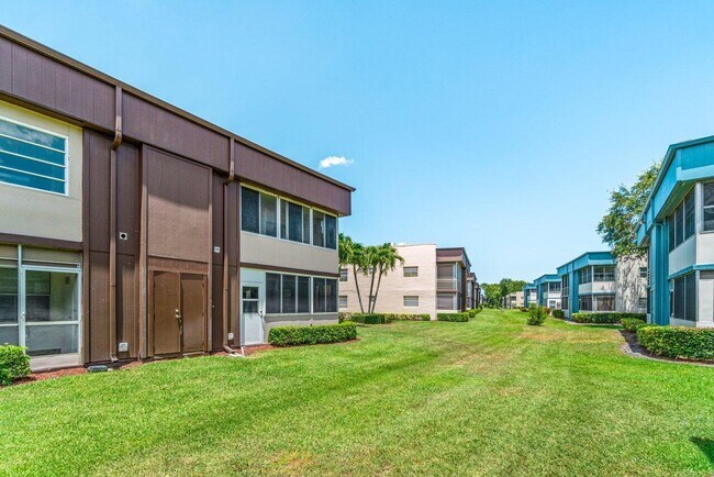 Building Photo - 641 Normandy Ln