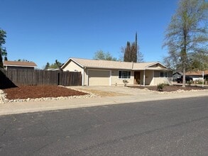 Building Photo - ROSEVILLE HOME FOR  RENT – Spacious 3 Bedroom Home on Large Corner Lot