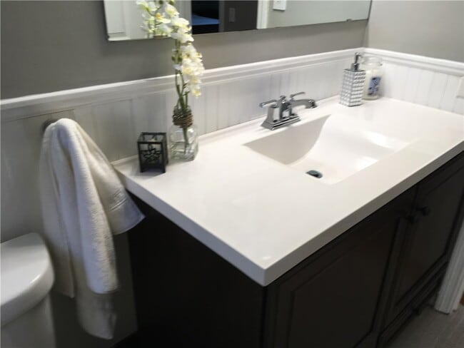 Building Photo - 4 Peachtree Ln