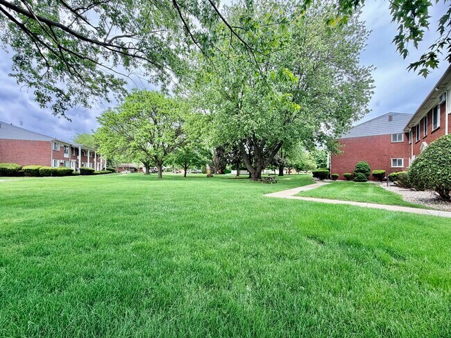 Building Photo - 1701 Charlton Rd